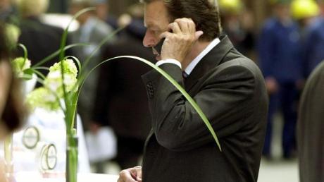 Der US-Geheimdienst NSA soll auch das Telefon des damaligen Bundeskanzlers Gerhard Schröder abgehört haben.