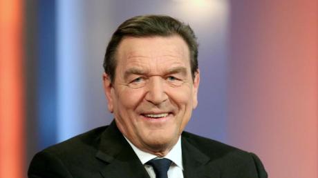 Alt-Bundeskanzler Gerhard Schröder (hier bei einer TV-Aufzeichnung) veröffentlicht einen Interview-Band.