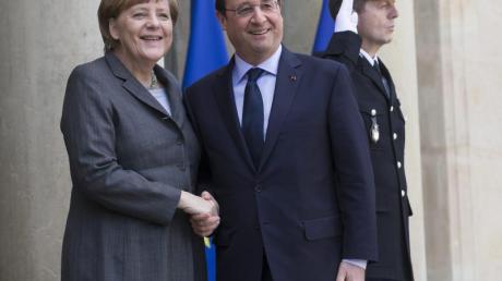 Kanzlerin Merkel trifft den französischen Präsidenten Francois Hollande.