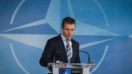 Nach acht Stunden Beratung hat der Nato-Rat Moskau aufgefordert, die russischen Soldaten sofort in die Kasernen zurückzurufen.