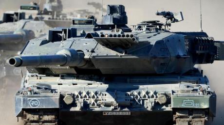Kampfpanzer "Leopard 2 A6" einer Bundeswehrübung.