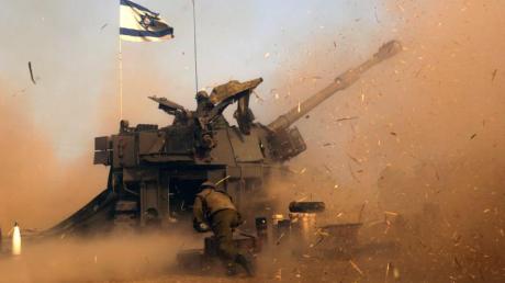 Israel bombadiert Stellungen der Hamas und ihrer Milizen im Gazastreifen.