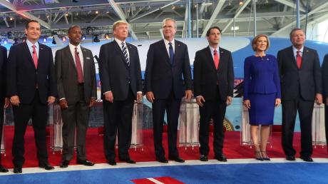Ausschnitt aus dem Feld der republikanischen Präsidentschaftsbewerber (von links): Ted Cruz, Ben Carson, Donald Trump, Jeb Bush, Scott Walker, Carly Fiorina, John Kasich.	