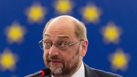 EU-Parlamentspräsident Martin Schulz hat den türkischen Präsidenten Erdogan scharf kritisiert. "Wir müssen Erdogan klar machen: In unserem Land gibt es Demokratie. Ende", sagte er.