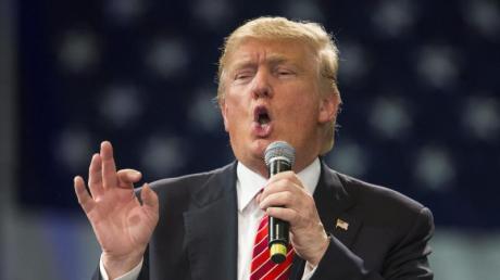 Der republikanische US-Präsidentschaftsbewerber Donald Trump spricht während einer Wahlkampverantsaltung in Tampa im US-Bundesstaat Florida.