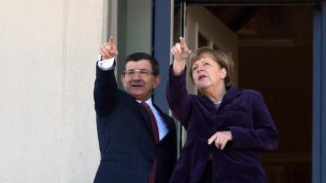 Angela Merkel im Februar dieses Jahres zusammen mit dem türkischen Regierungschef Davutoglu in Ankara.