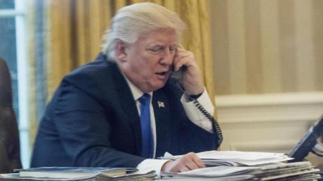 Ein Telefonat des neuen US-Präsidenten Donald Trump mit dem australischen Premierminister Malcolm Turnbull ist offenbar wenig diplomatisch verlaufen.