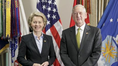 Weniger Tage vor der Sicherheitskonferenz trafen sich Ursula von der Leyen und ihr US-Amtskollege James Mattis in Washington.