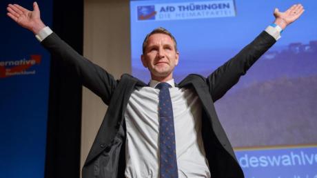 Siegerpose: Björn Höcke, Fraktionsvorsitzender der AfD Thüringen, nach seiner Rede auf der Landeswahlversammlung.