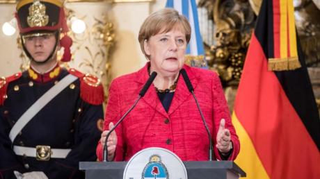 Kanzlerin Merkel spricht in der argentinischen Hauptstadt Buenos Aires. Der zweite Halt ihrer Lateinamerikareise führt sie nach Mexiko.