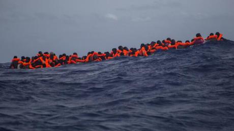 Die AfD will die Mittelmeerroute für Flüchtlinge dicht machen.