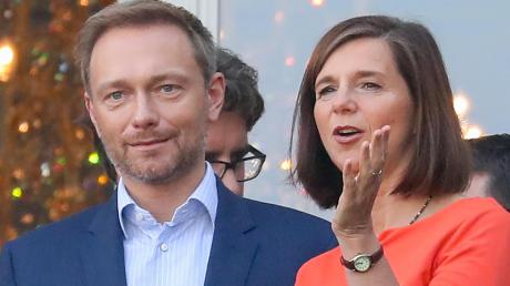 FDP-Chef Christian Lindner mit der Grünen-Fraktionsvorsitzenden Katrin Göring-Eckardt beim „Sondierungsgespräch“.  	
