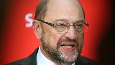 Auf dem schmalen Grat zwischen Selbstkritik und Selbstbewusstsein: SPD-Chef Schulz gesteht Fehler ein, will aber auf dem kommenden Parteitag wieder kandidieren. 