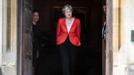 Knapp neun Monate vor dem EU-Austritt am 29. März 2019 steckt Theresa Mays Regierung tief in der Krise.