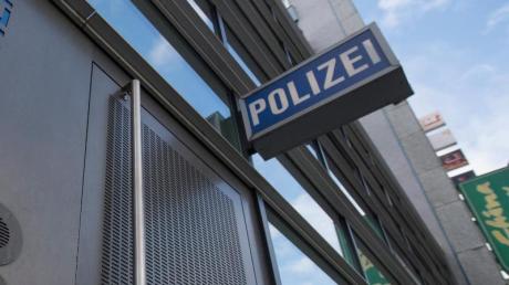 Bereits Anfang August 2018 hatte die Juristin Anzeige bei der Polizei in Frankfurt erstattet. Symbolbild: Boris Roessler/Archiv
