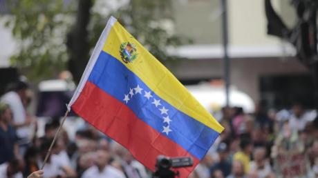 Zehntausende Venezolaner gehen gegen Maduro auf die Straße. Sie protestieren gegen Hunger und Korruption.