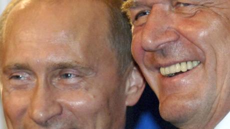 Zwei Männer, ein Projekt: Wladimir Putin und Gerhard Schröder 2005. 