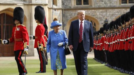 Donald Trump im vergangenen Juli zusammen mit der britischen Königin bei einem Besuch auf Windsor Castle.