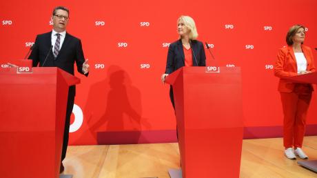 Die drei bisherigen Nahles-Stellvertreter Thorsten Schäfer-Gümbel, Manuela Schwesig und Malu Dreyer (von links) führen die SPD bis zum nächsten Parteitag. 