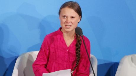 Greta Thunberg schreibt auf Twitter: "Ich nehme an, sie fühlen sich einfach ziemlich bedroht von uns."
