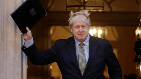 Boris Johnson, Premierminister von Großbritannien, kommt aus 10 Downing Street, um eine Erklärung abzugeben.
