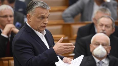 Viktor Orban hatte sich Ende März vom Parlament mit umfassenden Vollmachten ausstatten lassen, um die Corona-Pandemie bekämpfen zu können. Nun sollen diese aufgehoben werden.