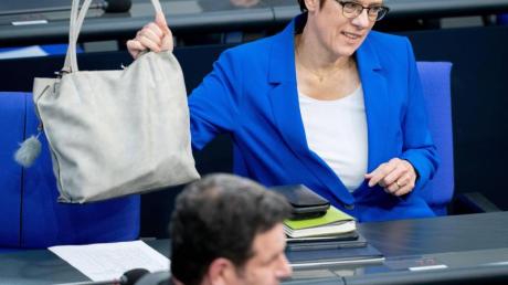 CDU-Chefin Annegret Kramp-Karrenbauer und Arbeitsminister Hubertus Heil (SPD).