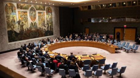 Blick auf eine Sitzung des Sicherheitsrats der Vereinten Nationen. Aktuell wird dort um humanitäre Hilfe für Syrien verhandelt.
