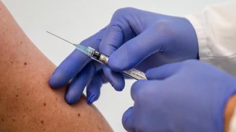Russland lässt ersten Corona-Impfstoff zu.