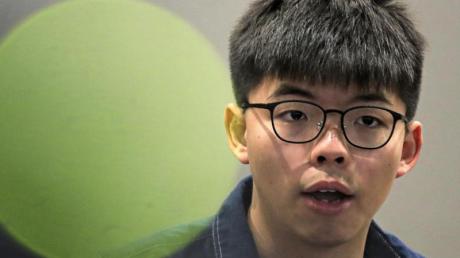 Dem Demonkratie-Aktivisten Joshua Wong drohen bis zu fünf Jahre Gefängnis.