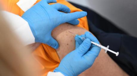 Die Corona-Impfungen im Landkreis Aichach-Friedberg gehen schleppend voran. Die Sieben-Tage-Inzidenz liegt bei 105,5.