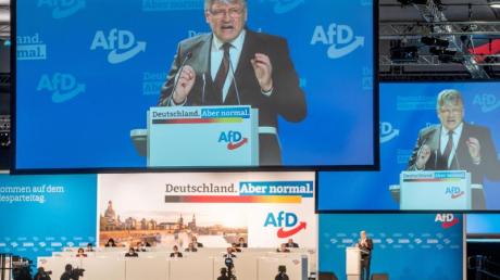 Jörg Meuthen spricht in der Dresdener Messehalle beim Bundesparteitag der AfD zu den Delegierten.