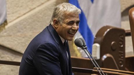 Jair Lapid, Vorsitzender der oppositionellen Zentrums-Partei Jesch Atid, soll nach zwei Jahren Naftali Bennett als Ministerpräsident ablösen.