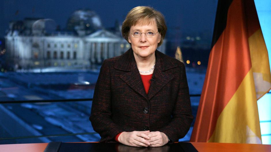 Bundeskanzlerin Angela Merkel bei ihrer Neujahrsansprache im Jahr 2005.