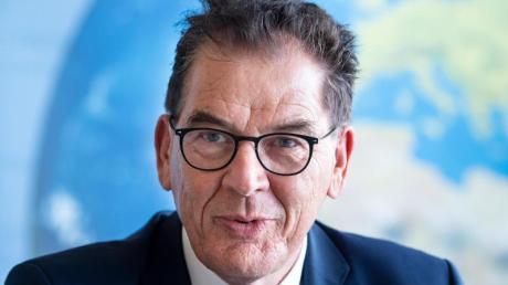 CSU-Bundesentwicklungsminister Gerd Müller hat dem SPD-Kanzlerkandidat Olaf Scholz vorgeworfen, nach der Bundestagswahl die Finanzmittel für die deutsche Entwicklungshilfe deutlich kürzen zu wollen.