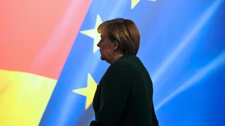 Auch wenn Angela Merkel zum Abschied viel Lob aus der EU hört, ist ihre politische Götterdämmerung in Brüssel längst unübersehbar.
