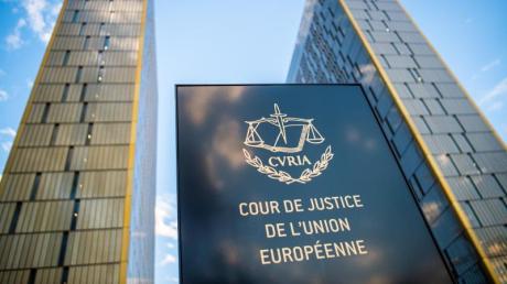 Die EU-Kommission verklagt Ungarn wegen mutmaßlicher Verstöße gegen EU-Recht gleich zwei Mal vor dem Europäischen Gerichtshof.