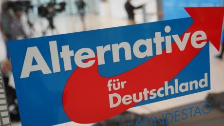 Das AfD-Logo am Eingang zum Fraktionssaal der Partei im Deutschen Bundestag.