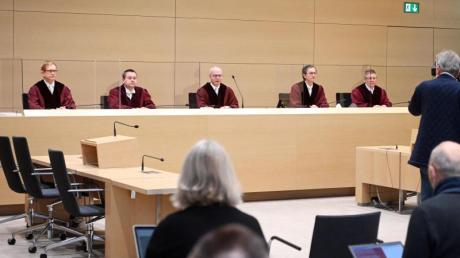 Der Dritte Strafsenat des Bundesgerichtshof (BGH) mit den Richtern Stephan Anstötz, Carsten Paul, Jürgen Schäfer (Vorsitz), Johannes Berg und Helmut Kreicker.
