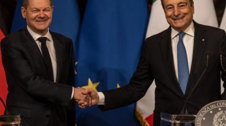 Zufriedene Gesichter: Ministerpräsident Mario Draghi und Bundeskanzler Olaf Scholz.