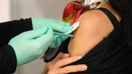 CSU-Gesundheitsexperte Pilsinger findet eine Beschränkung auf drei verpflichtende Impfungen verfrüht.