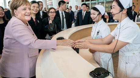 Die damalige Bundeskanzlerin Angela Merkel besucht Anfang September 2019 das Tongji-Krankenhaus in Wuhan. Einige Wochen später beherrscht der Kampf gegen den Corona-Ausbruch auch das berühmte chinesische Krankenhaus. „Der Besuch hat der Kanzlerin später dabei geholfen, die Gefahr einzuschätzen“