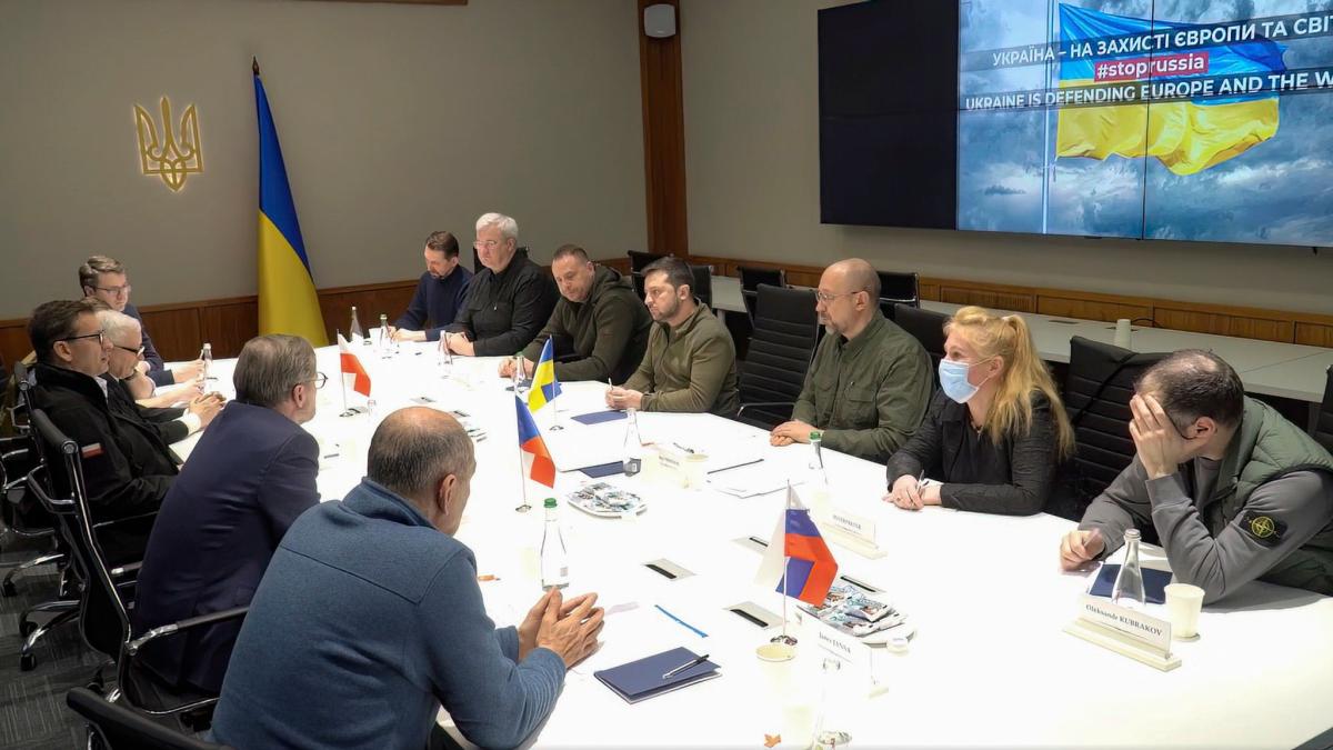 Po návštěvě válečné zóny: Předsedové vlád se po misi na Ukrajině vracejí do Polska
