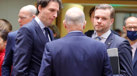 Gabrielius Landsbergis mit seinem niederländischen Amtskollegen, Wopke Hoekstra, bei den Beratungen in Brüssel.