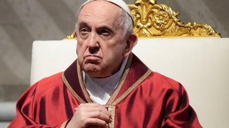 Muss sich nun überlegen, ob er trotz dunkler Prophezeiung nach Kiew reist: Papst Franziskus.