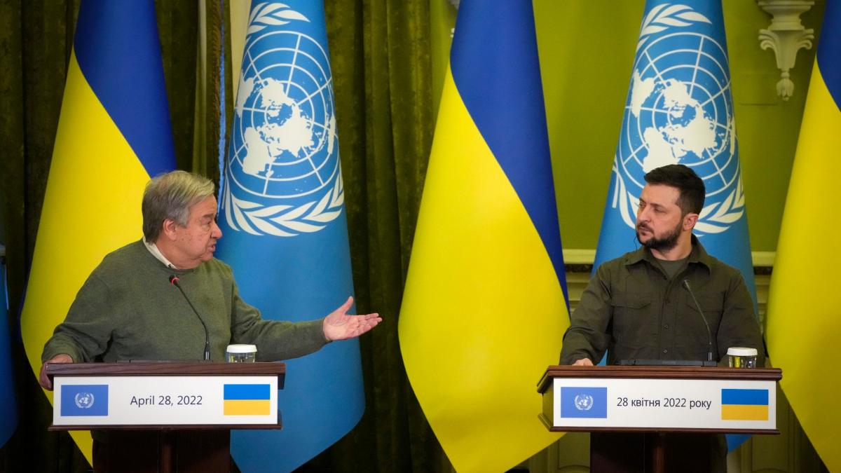 #Angriffskrieg in der Ukraine: UN-Chef zu Besuch in Kiew – Schwere Explosionen in der Stadt