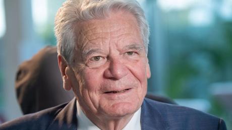 Joachim Gauck steht am Rande der Usedomer Literaturtage. Der ehemalige Bundespräsident  ist positiv auf das Coronavirus getestet worden.