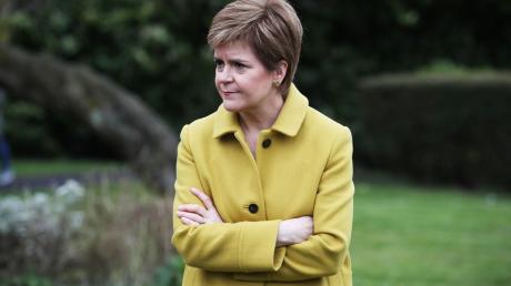 Nicola Sturgeon, Regierungschefin von Schottland und Vorsitzende der Scottish National Party (SNP), geht auf Distanz zu London.