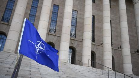 Das finnische Parlament hat den Weg für einen Nato-Mitgliedschaftsantrag freigemacht.