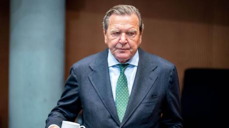 Ein Großteil der Sonderrechte des ehemaligen Bundeskanzlers Gerhard Schröder (SPD) sollen zusammengestrichen werden.
